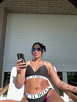 LaPetiteKim online show from May 22, 2026, 8:01 am