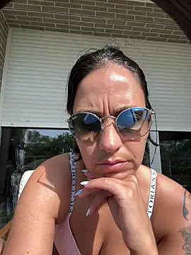LaPetiteKim online show from May 29, 2026, 7:47 am