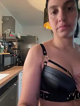 LaPetiteKim online show from July 30, 2026, 7:51 am