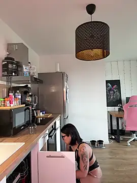 LaPetiteKim online show from February 10, 2026, 1:21 pm