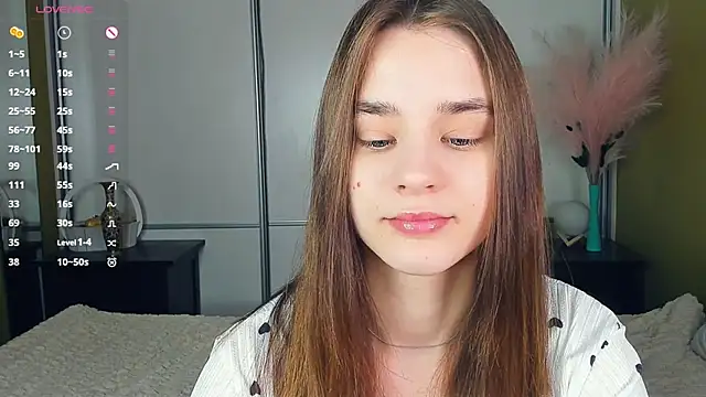 JinnyMcie online show from April 6, 2026, 6:58 am