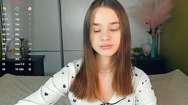 JinnyMcie online show from April 7, 2026, 10:50 am