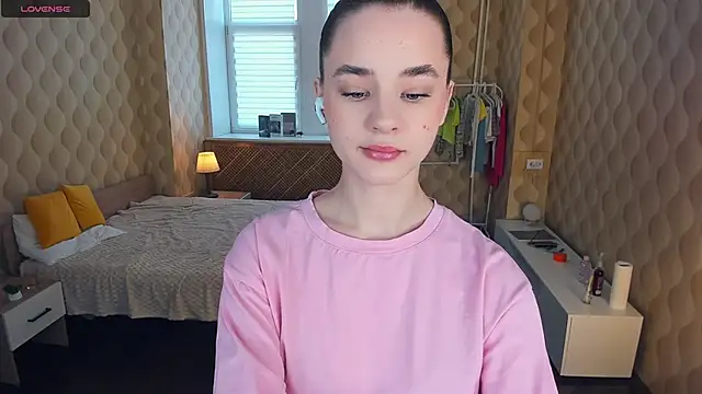 JinnyMcie online show from November 1, 2025, 9:25 am