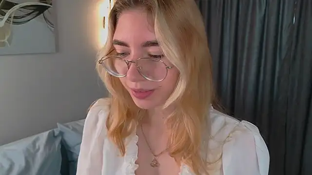 KatherineWill online show from October 10, 2025, 8:26 am