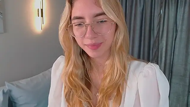 KatherineWill online show from October 19, 2025, 2:20 pm