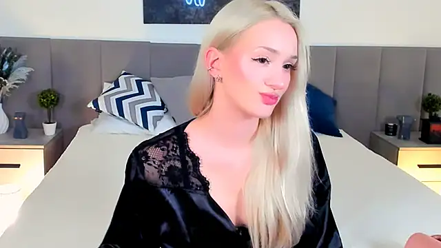 SugarWhisper online show from November 25, 2025, 3:01 pm