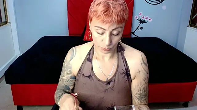 Charlotte  Gray online show from October 17, 2025, 12:18 pm