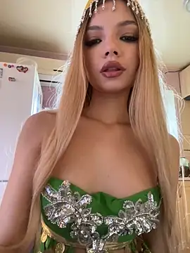  Siennaaa  online show from November 3, 2025, 12:09 pm