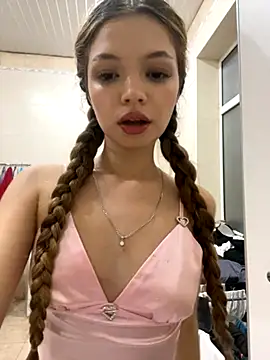 Snapshot of _Siennaaa_ chatting on October 10, 2025, 9:26 pm Siennaaa online show from October 10, 2025, 9:26 pm