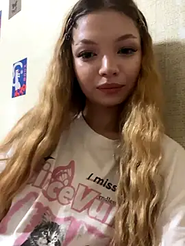 Snapshot of _Siennaaa_ chatting on October 11, 2025, 9:05 pm Siennaaa online show from October 11, 2025, 9:05 pm