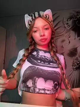 Snapshot of _Siennaaa_ chatting on October 9, 2025, 8:53 pm Siennaaa online show from October 9, 2025, 8:53 pm