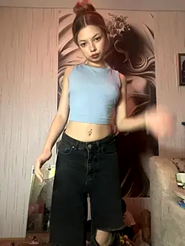 Snapshot of _Siennaaa_ chatting on October 18, 2025, 6:10 pm Siennaaa online show from October 18, 2025, 6:10 pm