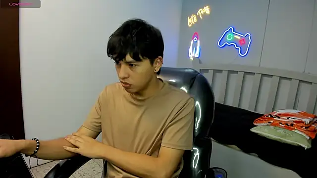 StiwenTwink online show from December 2, 2025, 12:29 pm