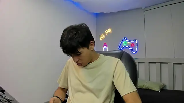 StiwenTwink online show from December 5, 2025, 7:45 pm