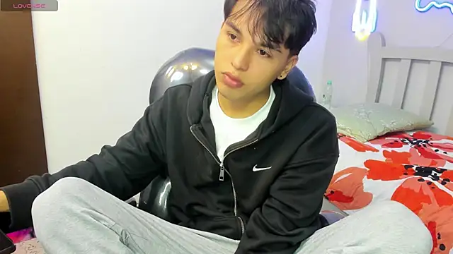 StiwenTwink online show from October 9, 2025, 3:01 pm