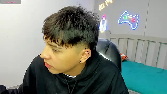 StiwenTwink online show from November 7, 2025, 1:59 pm