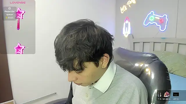 StiwenTwink online show from December 17, 2025, 7:30 pm