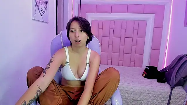 Snapshot of Klaret_Toy chatting on July 23, 2026, 8:27 pm Klaret Toy online show from July 23, 2026, 8:27 pm