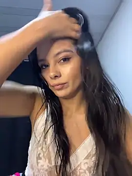 Snapshot of SaraMistick chatting on November 20, 2025, 10:38 am SaraMistick online show from November 20, 2025, 10:38 am