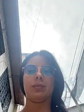 Snapshot of SaraMistick chatting on December 5, 2025, 3:43 pm SaraMistick online show from December 5, 2025, 3:43 pm