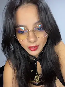 Snapshot of SaraMistick chatting on November 21, 2025, 10:58 am SaraMistick online show from November 21, 2025, 10:58 am