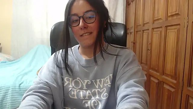 Snapshot of Venus_cat_ chatting on June 7, 2026, 4:12 pm Venus cat online show from June 7, 2026, 4:12 pm