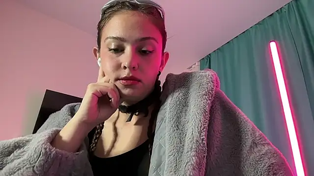 erikaa miuu online show from October 19, 2025, 6:32 pm