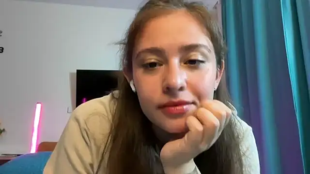 erikaa miuu online show from October 13, 2025, 5:14 pm