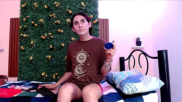 skinyandres online show from October 4, 2025, 7:04 pm