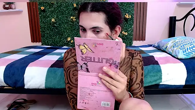 skinyandres online show from October 5, 2025, 6:31 pm