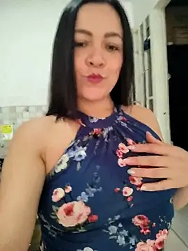Snapshot of LindaSalo33 chatting on October 3, 2025, 9:16 pm LindaSalo33 online show from October 3, 2025, 9:16 pm