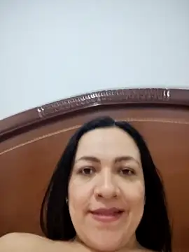 Snapshot of LindaSalo33 chatting on October 5, 2025, 5:42 am LindaSalo33 online show from October 5, 2025, 5:42 am