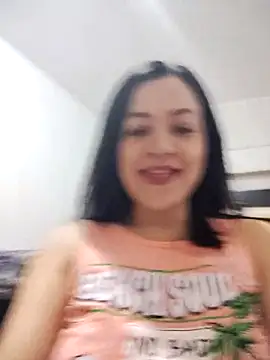 Snapshot of LindaSalo33 chatting on October 14, 2025, 3:29 am LindaSalo33 online show from October 14, 2025, 3:29 am