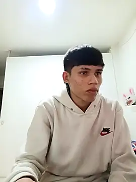 Snapshot of mazo18 chatting on January 6, 2026, 4:27 am mazo18 online show from January 6, 2026, 4:27 am