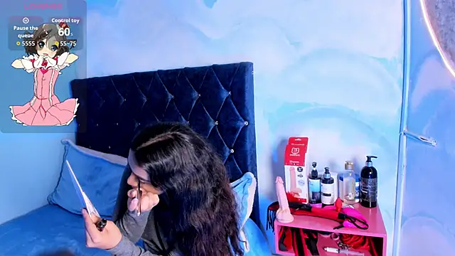 laylaa fox online show from October 15, 2025, 7:22 pm