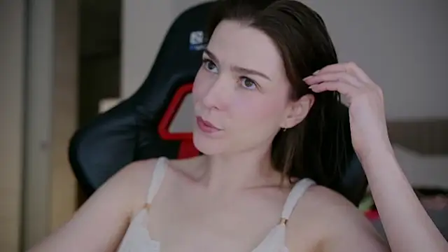 Snapshot of WowHelloAlice chatting on March 30, 2026, 11:28 pm WowHelloAlice online show from March 30, 2026, 11:28 pm