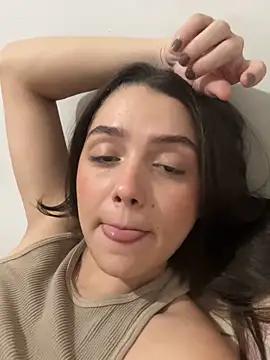 luiza barcelos online show from October 17, 2025, 8:54 pm