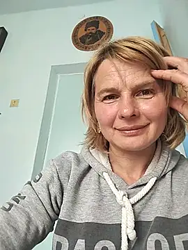 Masha412111 online show from May 19, 2026, 8:43 am