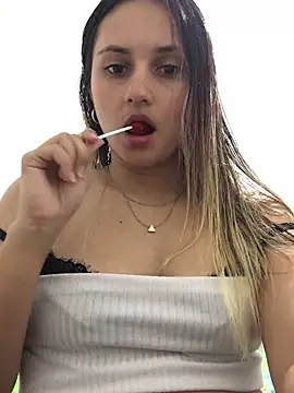 Snapshot of Miaa__- chatting on October 26, 2025, 11:27 pm Miaa - online show from October 26, 2025, 11:27 pm