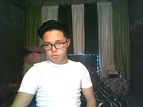 hot babyboy26 online show from March 18, 2026, 12:08 pm