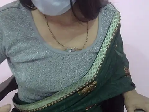 Snapshot of Laila_Cute chatting on January 13, 2026, 4:49 am Laila Cute online show from January 13, 2026, 4:49 am