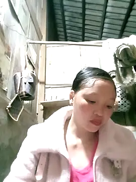 Snapshot of Minkine022 chatting on December 17, 2025, 12:59 am Minkine022 online show from December 17, 2025, 12:59 am