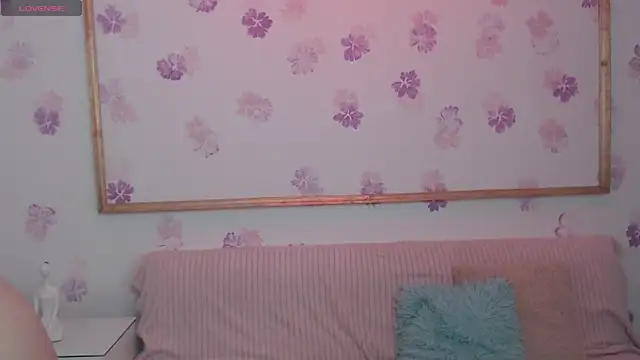 Snapshot of Alyy_cute_ chatting on October 21, 2025, 2:05 pm Alyy cute online show from October 21, 2025, 2:05 pm