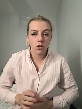 LucyLowbb online show from October 5, 2025, 8:16 am