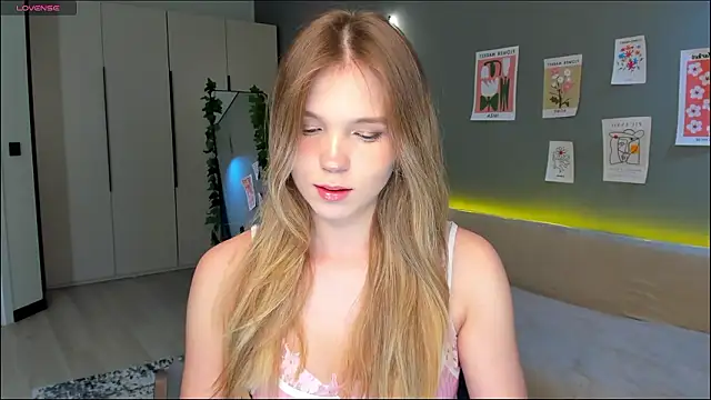 Snapshot of linakorvin chatting on March 1, 2026, 1:33 pm linakorvin online show from March 1, 2026, 1:33 pm