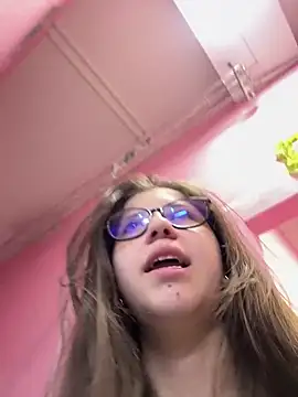 sarah sweett  online show from February 23, 2026, 3:34 pm