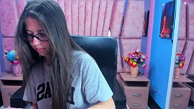 sarah sweett  online show from February 14, 2026, 3:01 pm