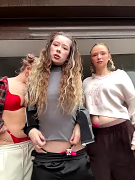 RollDolls online show from November 20, 2025, 5:08 am