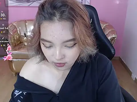 mia foster t online show from October 28, 2025, 12:37 pm