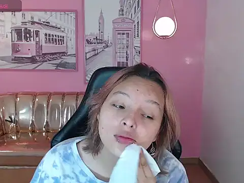 mia foster t online show from October 30, 2025, 2:04 pm